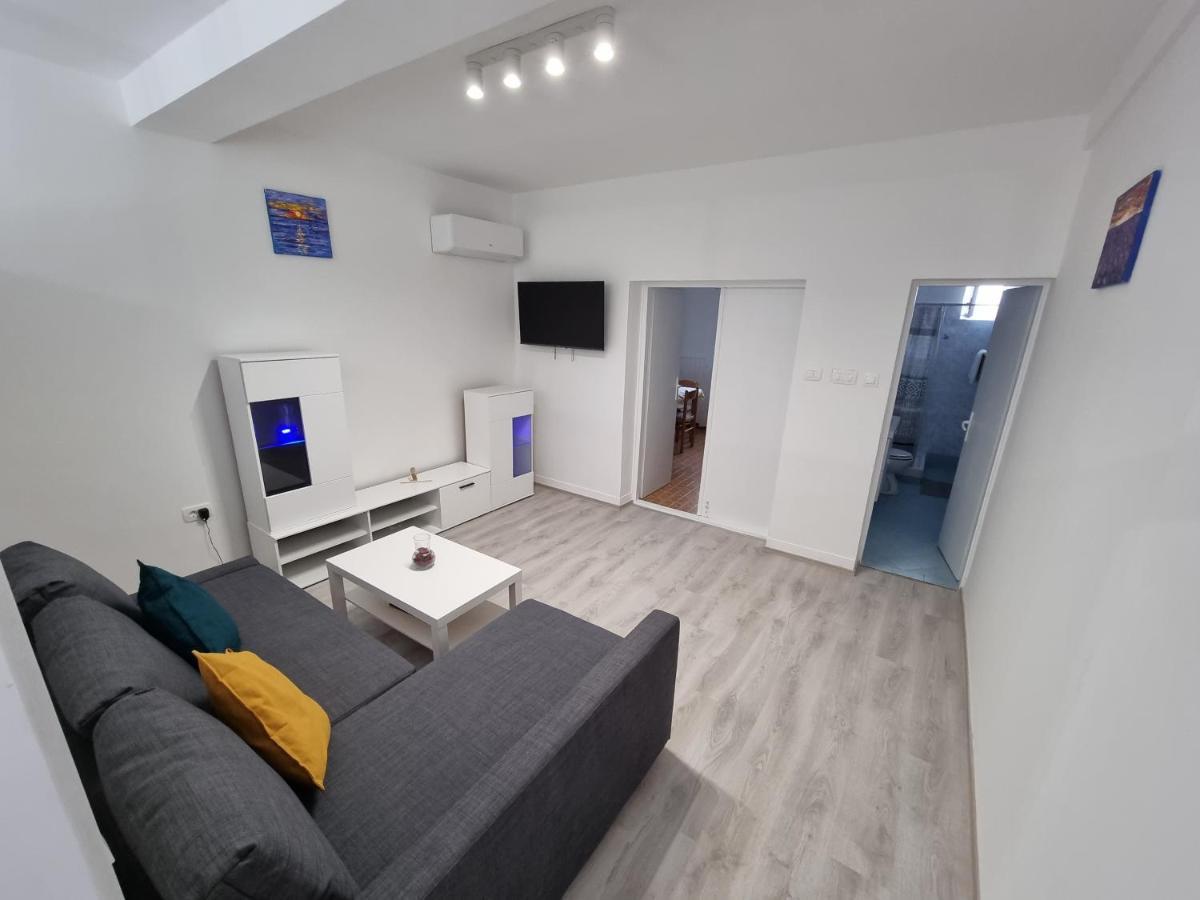 Retreat Apartments With Free Parking Πούλα Εξωτερικό φωτογραφία