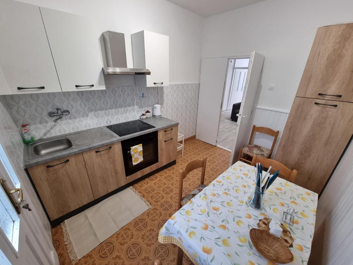 Retreat Apartments With Free Parking Πούλα Εξωτερικό φωτογραφία