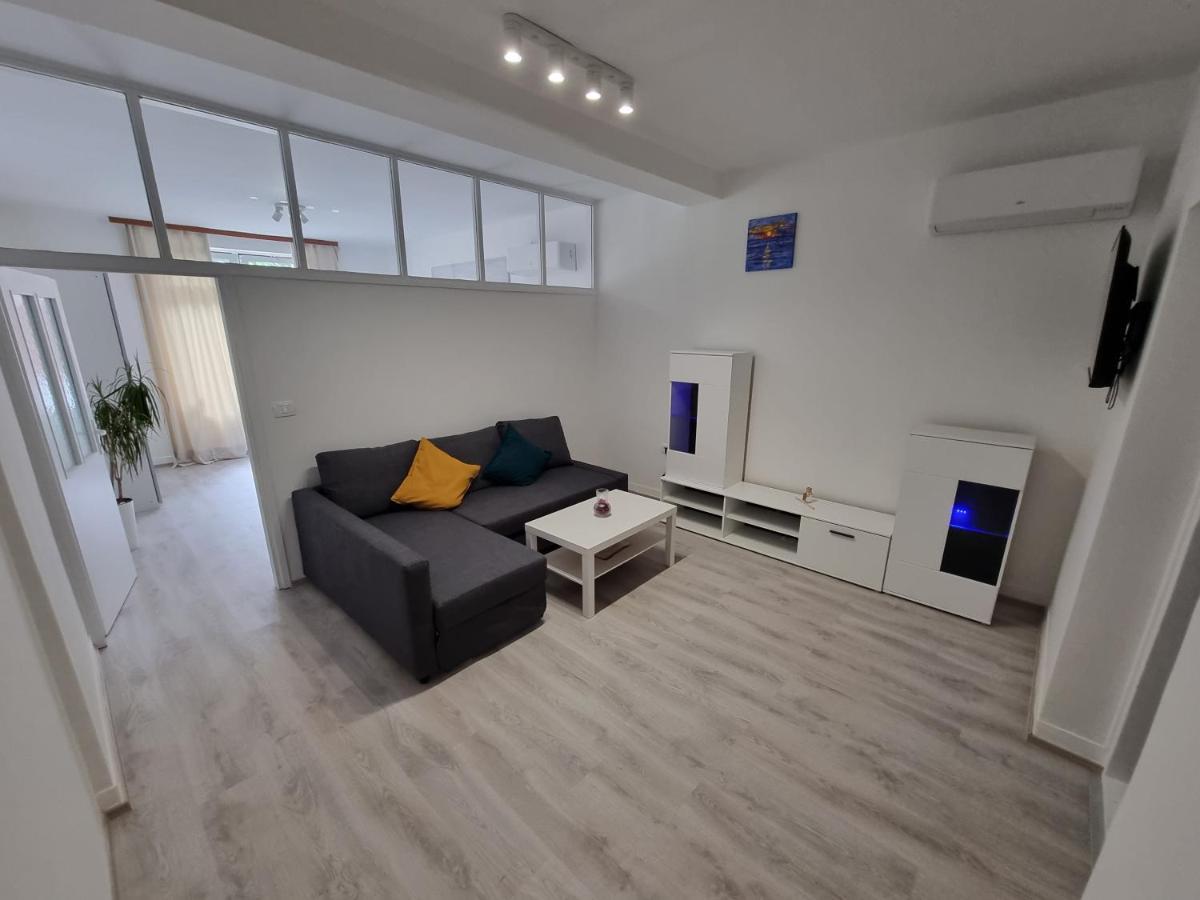 Retreat Apartments With Free Parking Πούλα Εξωτερικό φωτογραφία