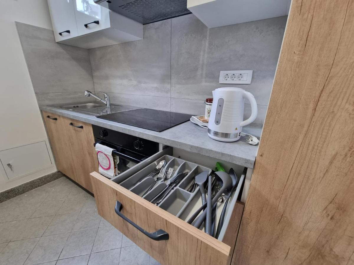 Retreat Apartments With Free Parking Πούλα Εξωτερικό φωτογραφία