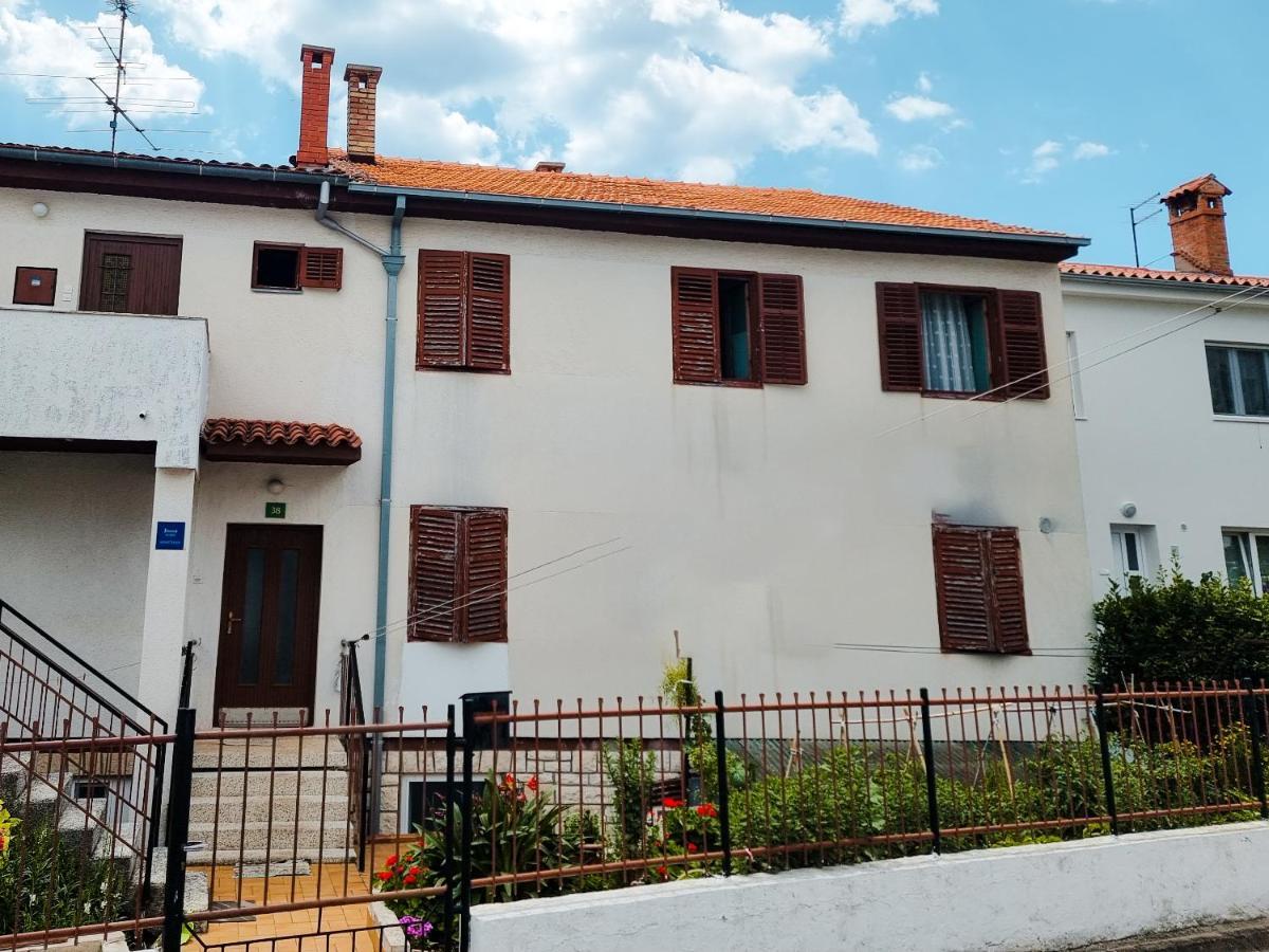 Retreat Apartments With Free Parking Πούλα Εξωτερικό φωτογραφία