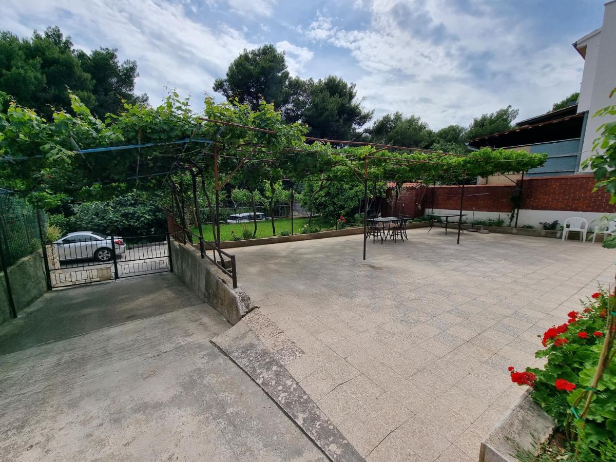 Retreat Apartments With Free Parking Πούλα Εξωτερικό φωτογραφία