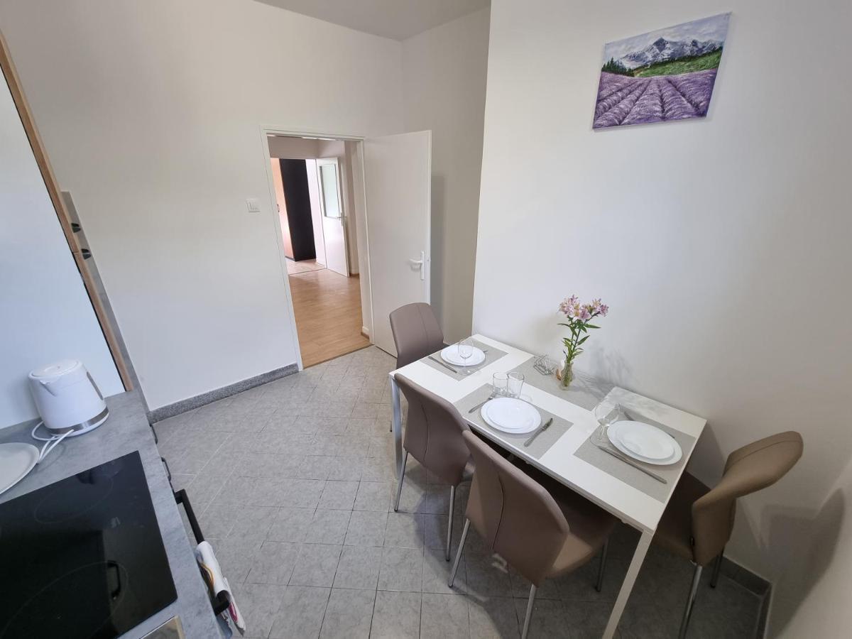 Retreat Apartments With Free Parking Πούλα Εξωτερικό φωτογραφία