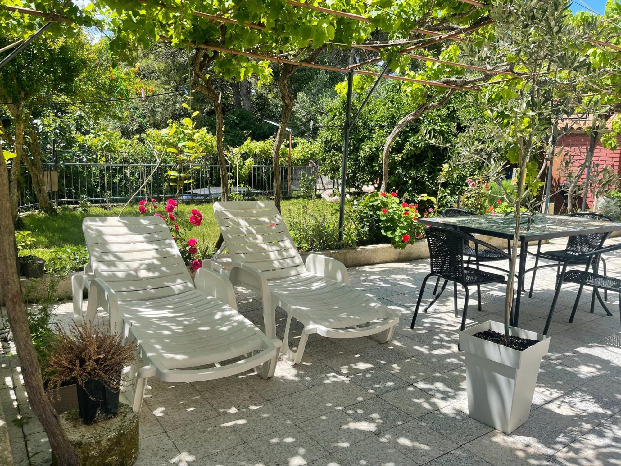 Retreat Apartments With Free Parking Πούλα Εξωτερικό φωτογραφία